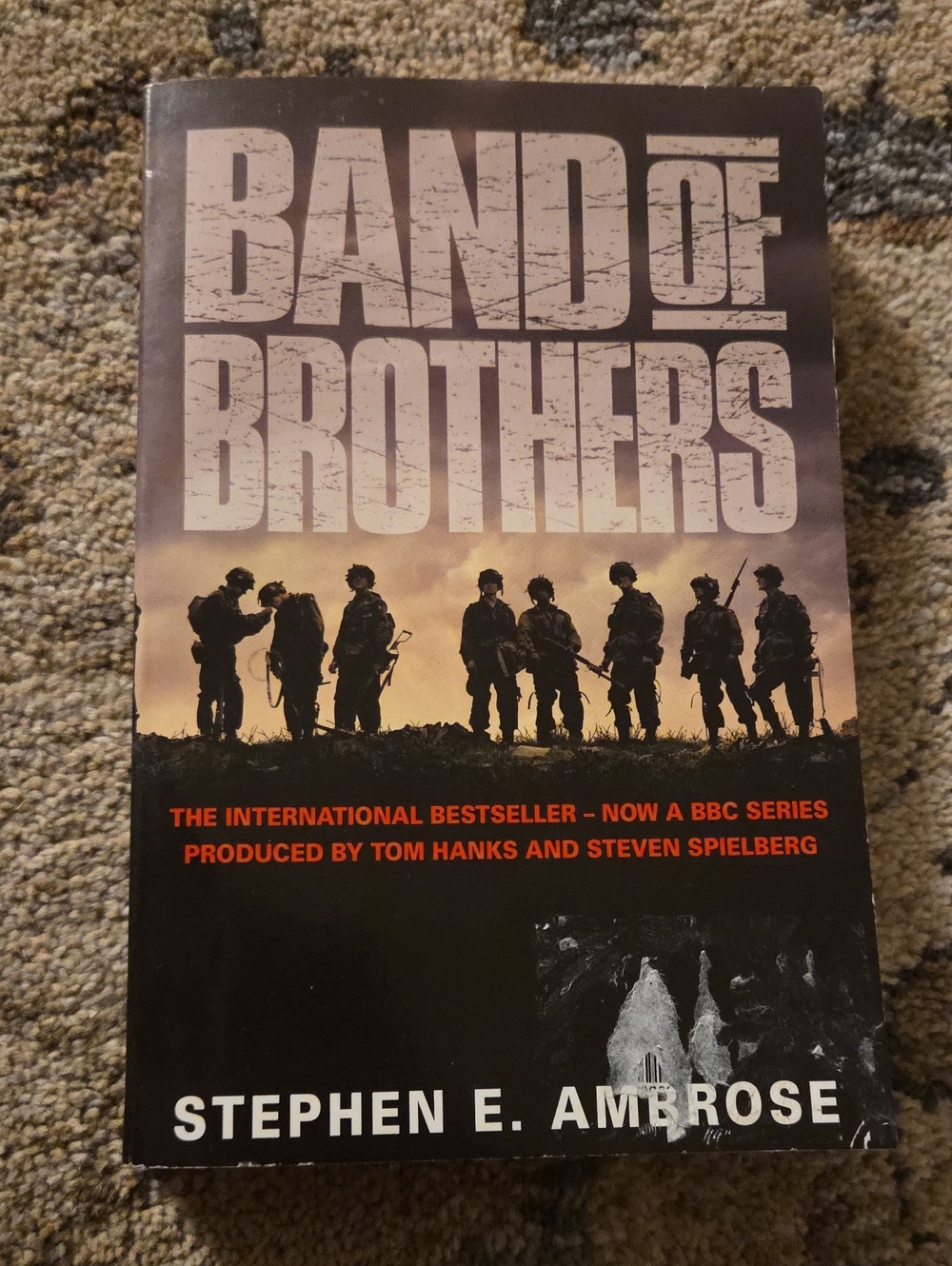 Band of Brothers by Stephen E. Ambrose - Black/Tan Cover